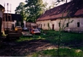 Das Nebengebäude beherbergte Gesindehaus und Stallungen