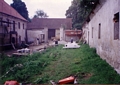 Blick auf Bauarbeiten am Hauphaus und am Nebengebäude